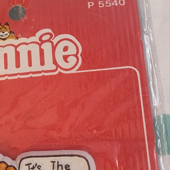 NWT! Vintage 1981 Orphan Annie Pin - Picture 5 of 8